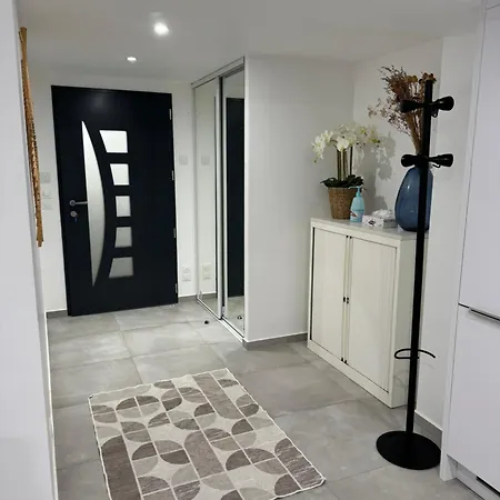 Design Entier Neuf A Paris * Жантийи